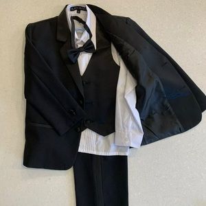 Boys Black Tuxedo Size 7